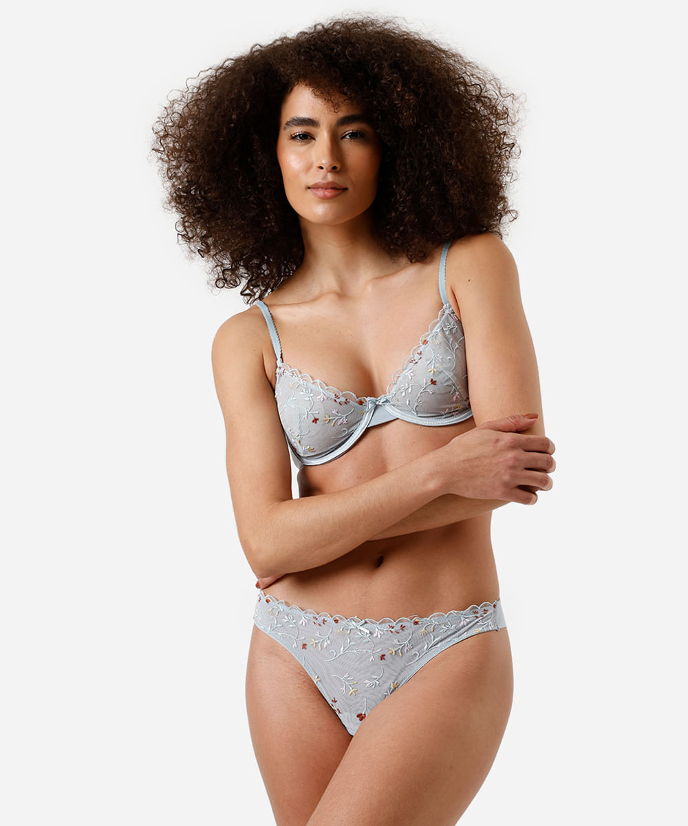 calcinha biquíni fio dental com bordado floral azul