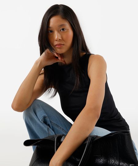 regata feminina de poliamida decote canoa preta M regata feminina de poliamida decote canoa preta M