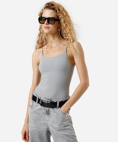 regata básica feminina de poliamida com bojos removíveis cinza M regata básica feminina de poliamida com bojos removíveis cinza M