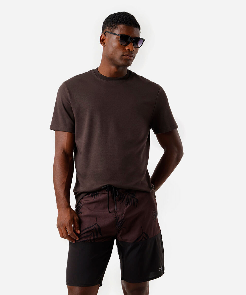 short boardshort masculino com recorte folhagens marrom