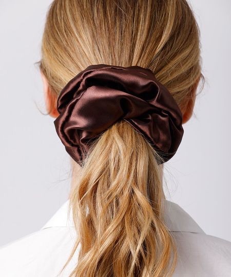scrunchie acetinada mindset marrom UNICO