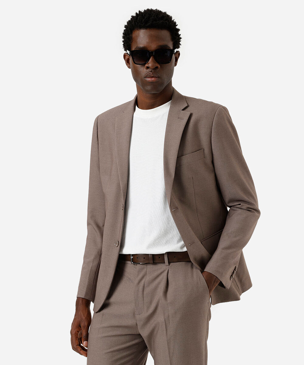blazer masculino de alfaiataria estruturado com lapela marrom