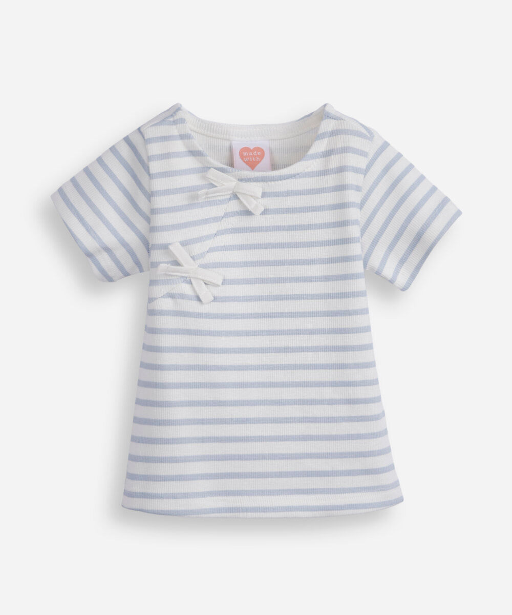 camiseta infantil listrada com laço azul