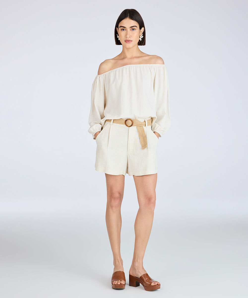 short com linho cintura alta e cinto bege