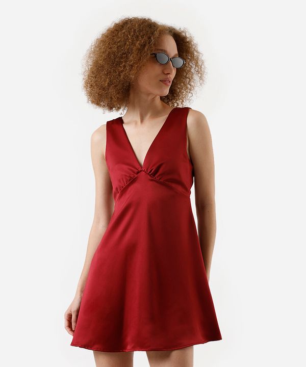 vestido curto feminino acetinado decote v vinho PP