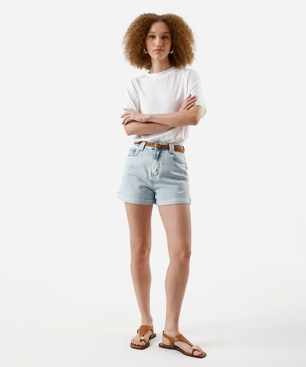shorts mom feminino em jeans com cinto azul