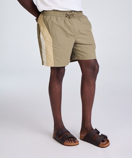 short reto masculino de poliamida com recortes verde M