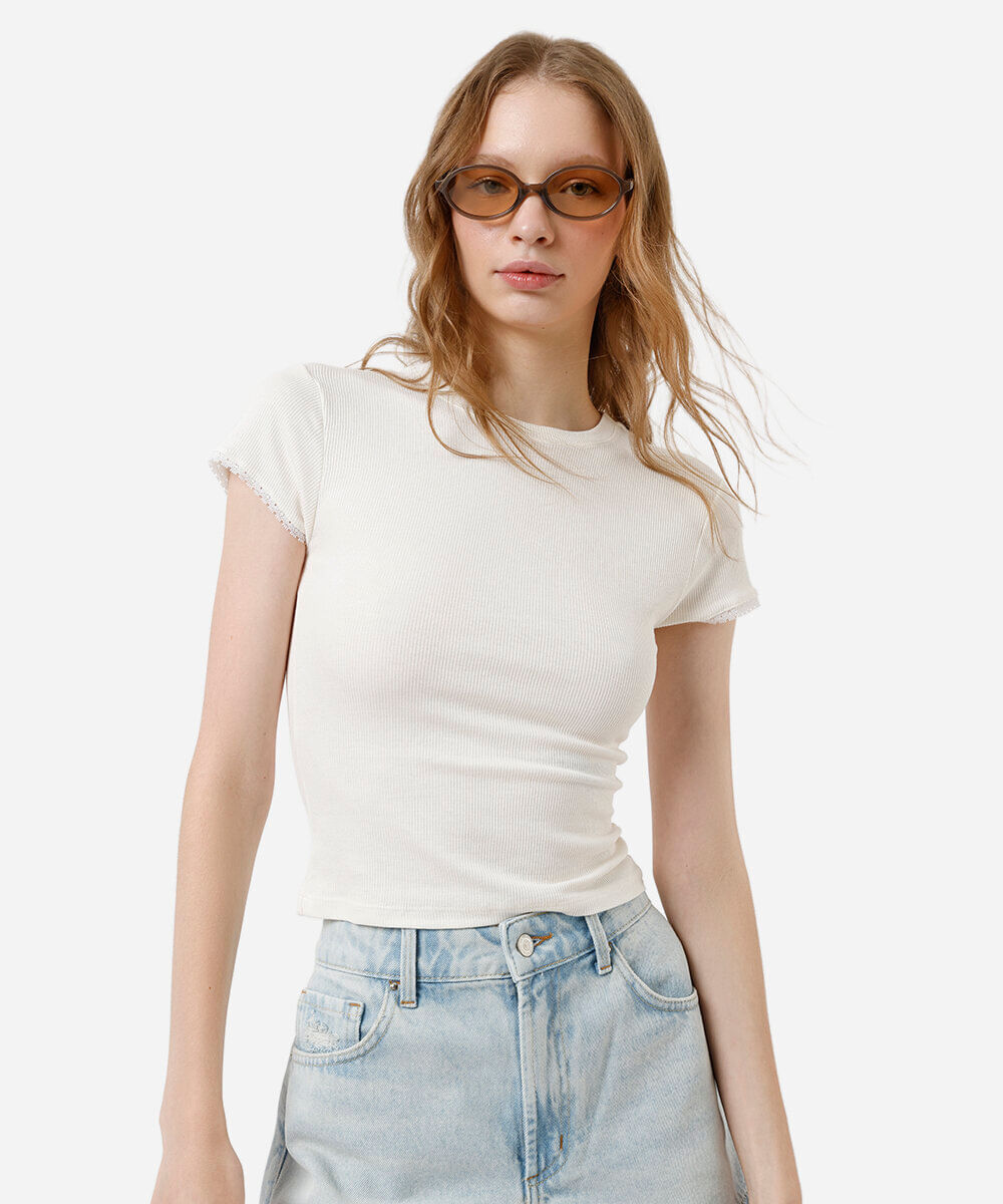 blusa baby look feminina com renda canelada cropped off white