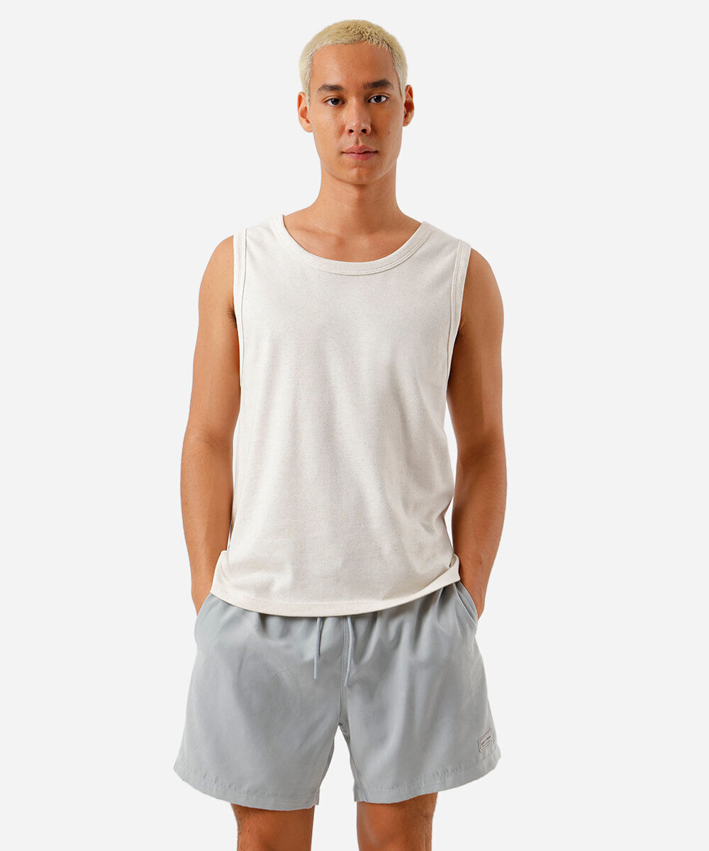 Vista 2 bermuda masculina em suede com bolsos elástico e cordão cinza C&A Cinza Claro C&A Cinza Claro