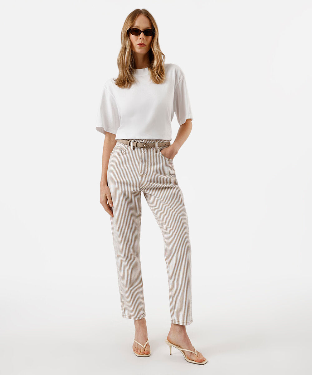 calça mom feminina de sarja listrada bege