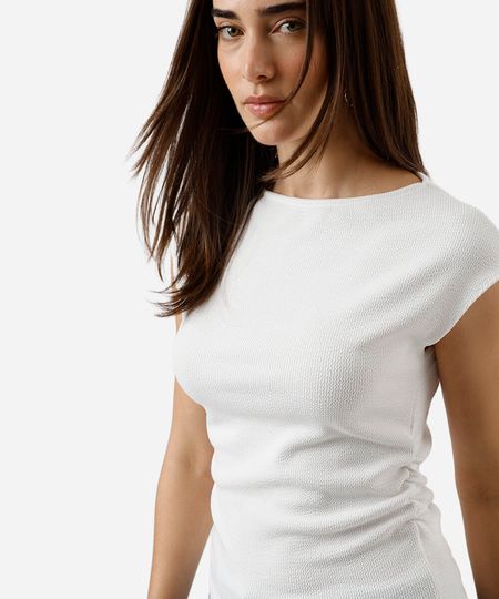 blusa feminina texturizada com pregas laterais off white P