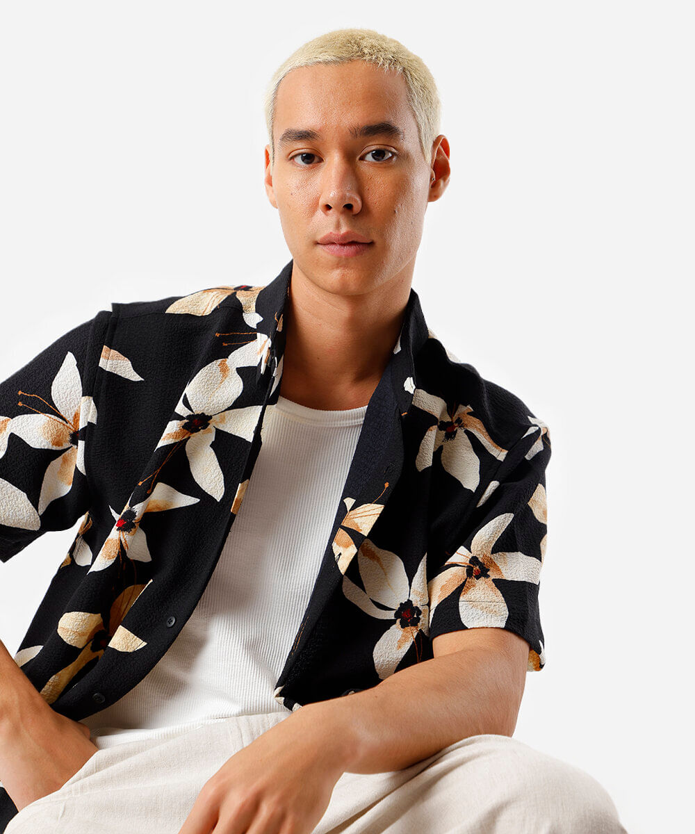 camisa masculina manga curta estampada preta