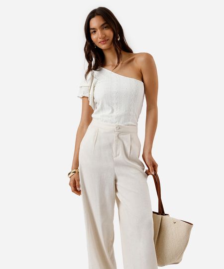 blusa ombro único feminina de laise com babados off white P blusa ombro único feminina de laise com babados off white P