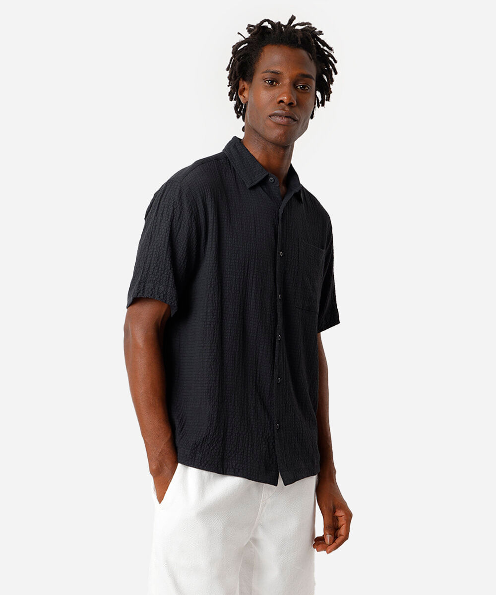 camisa masculina com bolso texturizada preta