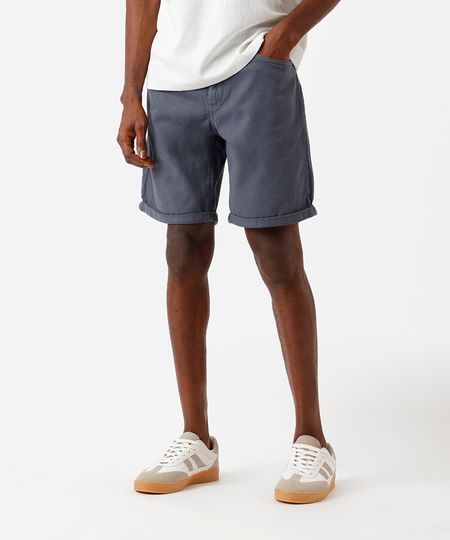 bermuda reta de sarja com barra dobrada cinza 44