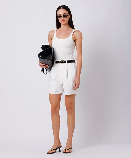 short feminino de sarja com pregas e barra a fio mindset branco 36