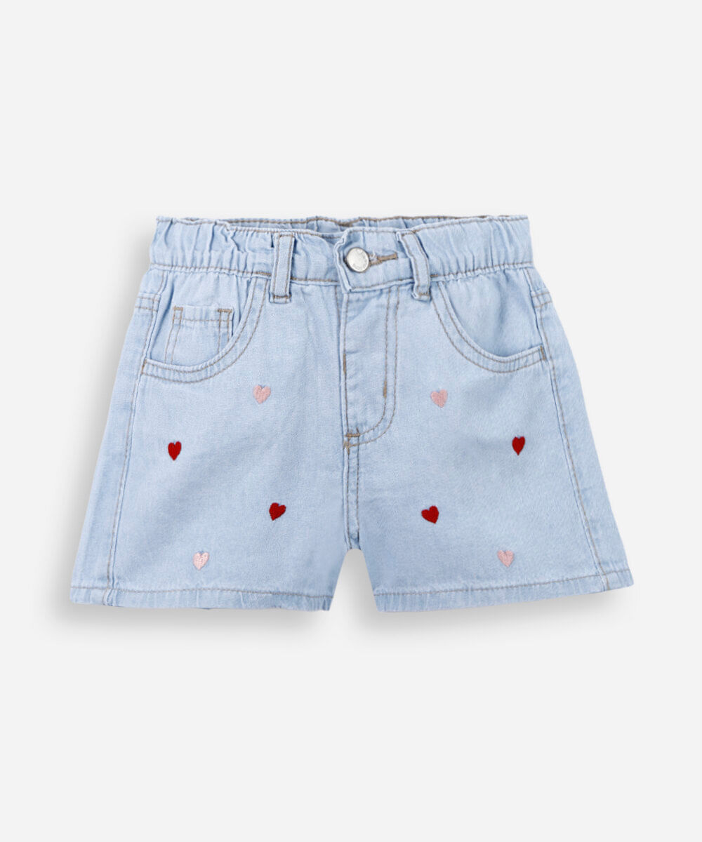 short jeans em algodão com bordados de corações azul