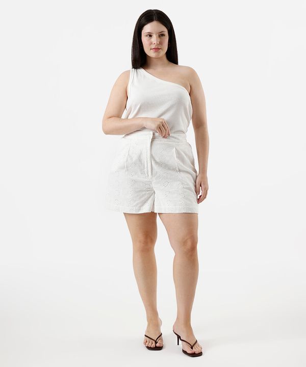 short feminino de laise com pregas e cós elástico plus size off white 46