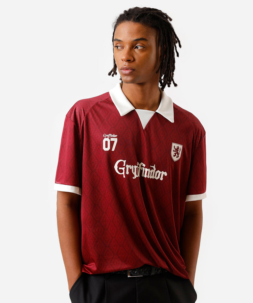camiseta oversized masculina com gola grifinória harry potter vermelha