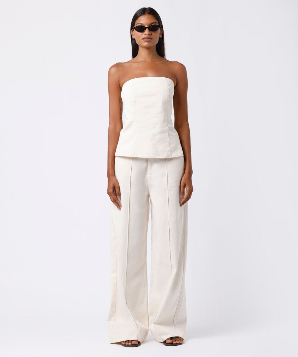 blusa feminina de sarja sem alça com nervuras e fenda mindset off white