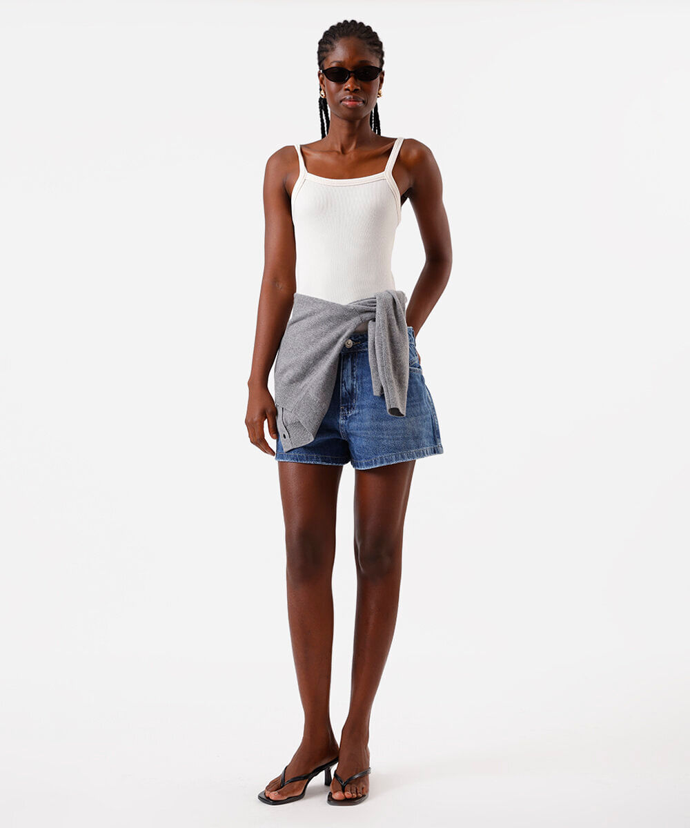 short feminino jeans cintura média destroyed azul