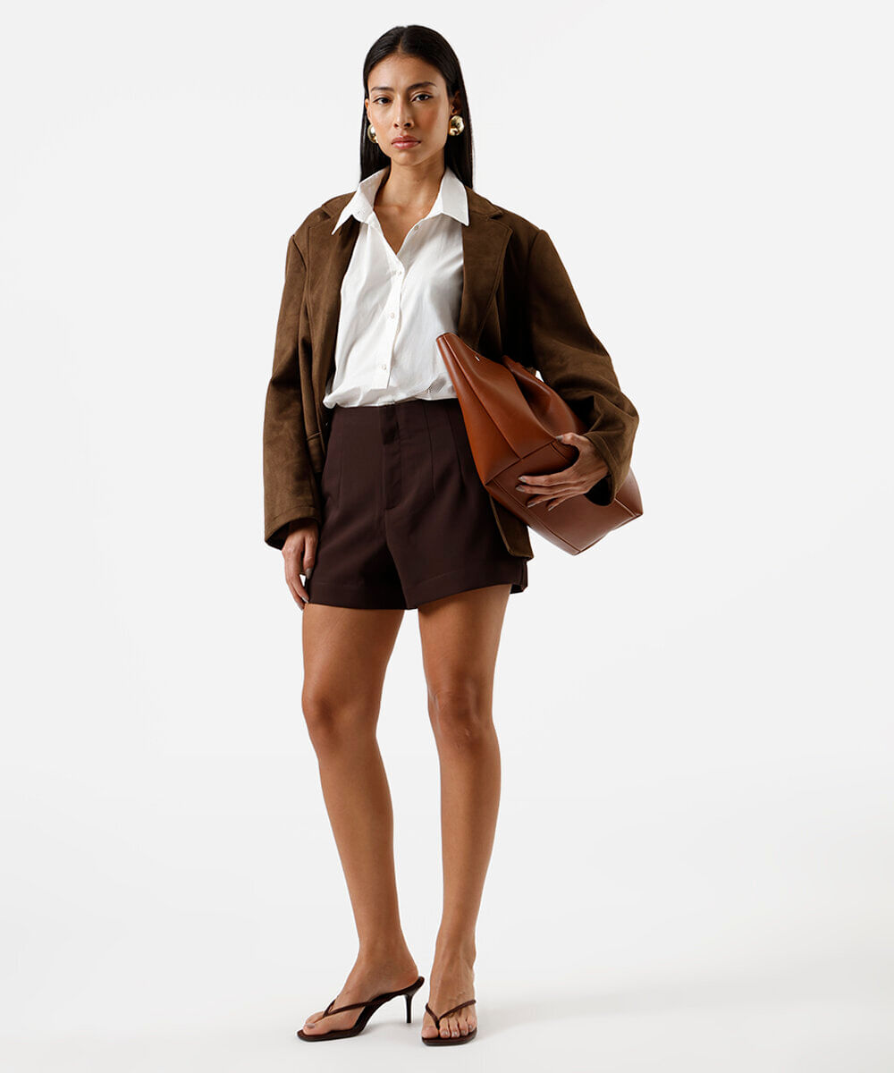 short de alfaiataria feminino com pences marrom