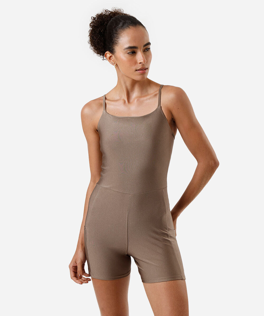 macaquinho feminino esportivo ace com bolso marrom