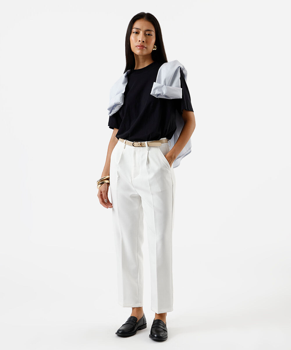 calça de alfaiataria feminina com pregas e cinto off white