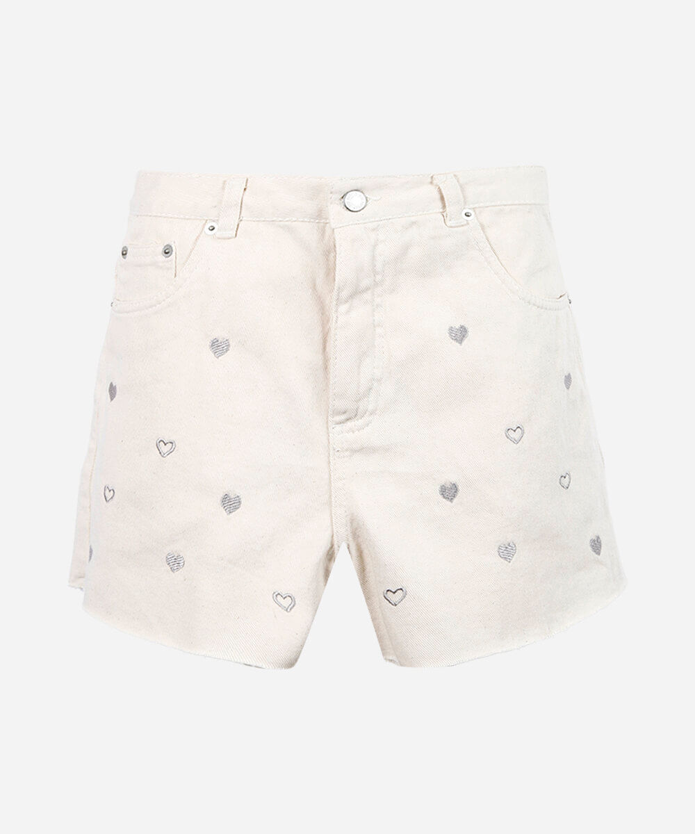 short jeans juvenil com corações bordados branco