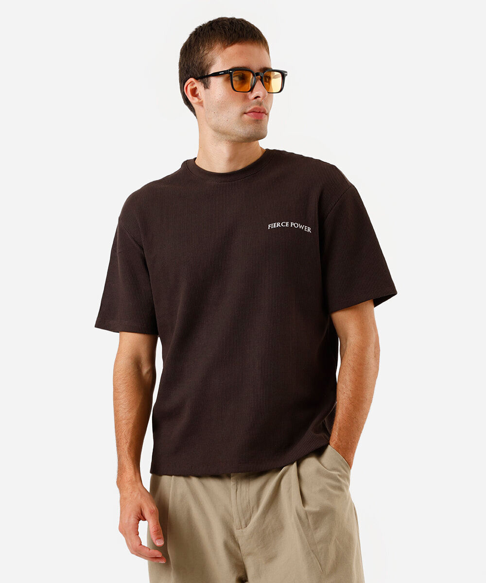 camiseta masculina com algodão estampada marrom