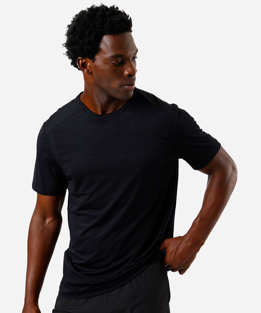 camiseta masculina recortes ace preta