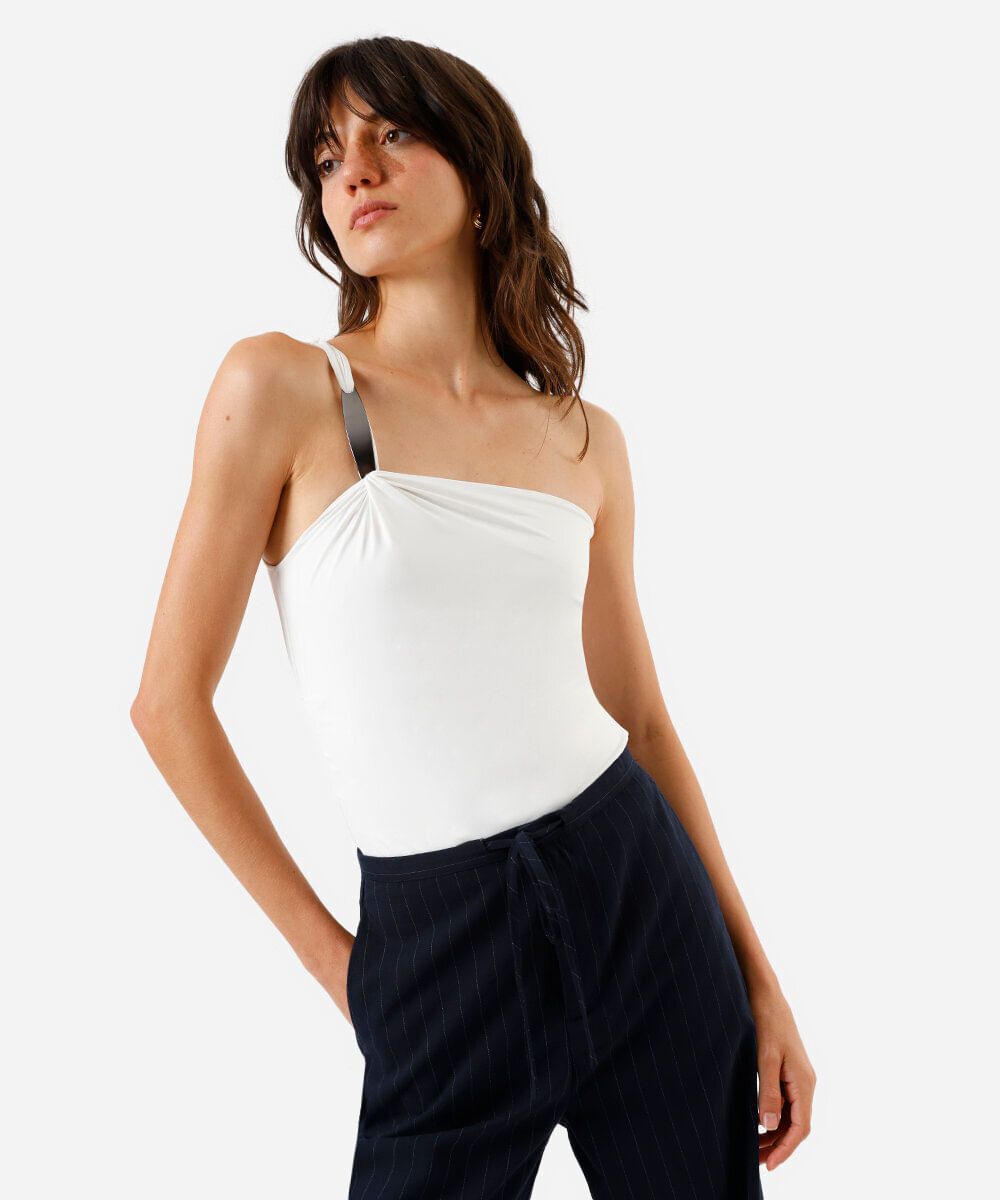 body ombro único feminino de poliamida franzido off white