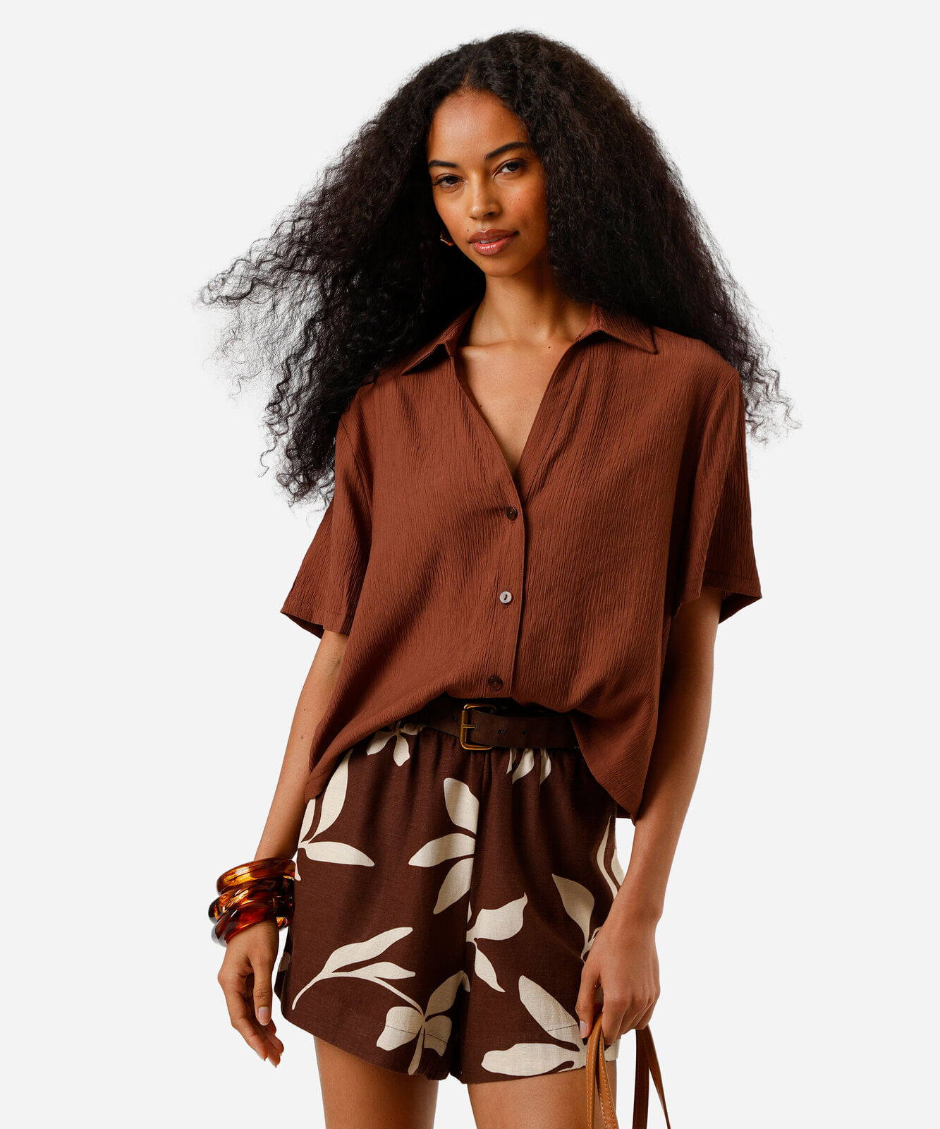 camisa feminina manga curta decote v marrom