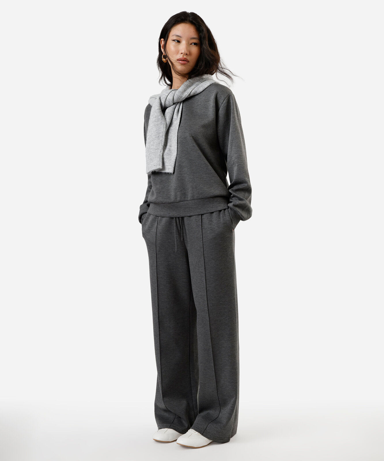 calça jogger básica feminina com nervura cinza