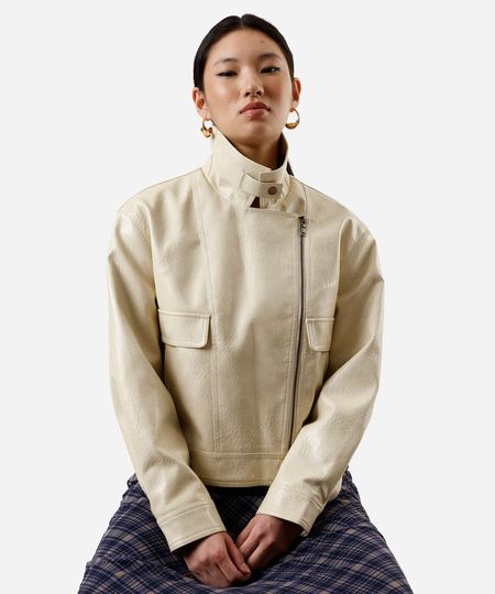 jaqueta feminina de poliuretano com bolsos oversized off white PP