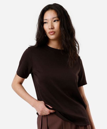 camiseta classic feminina de algodão peruano interlock marrom PP