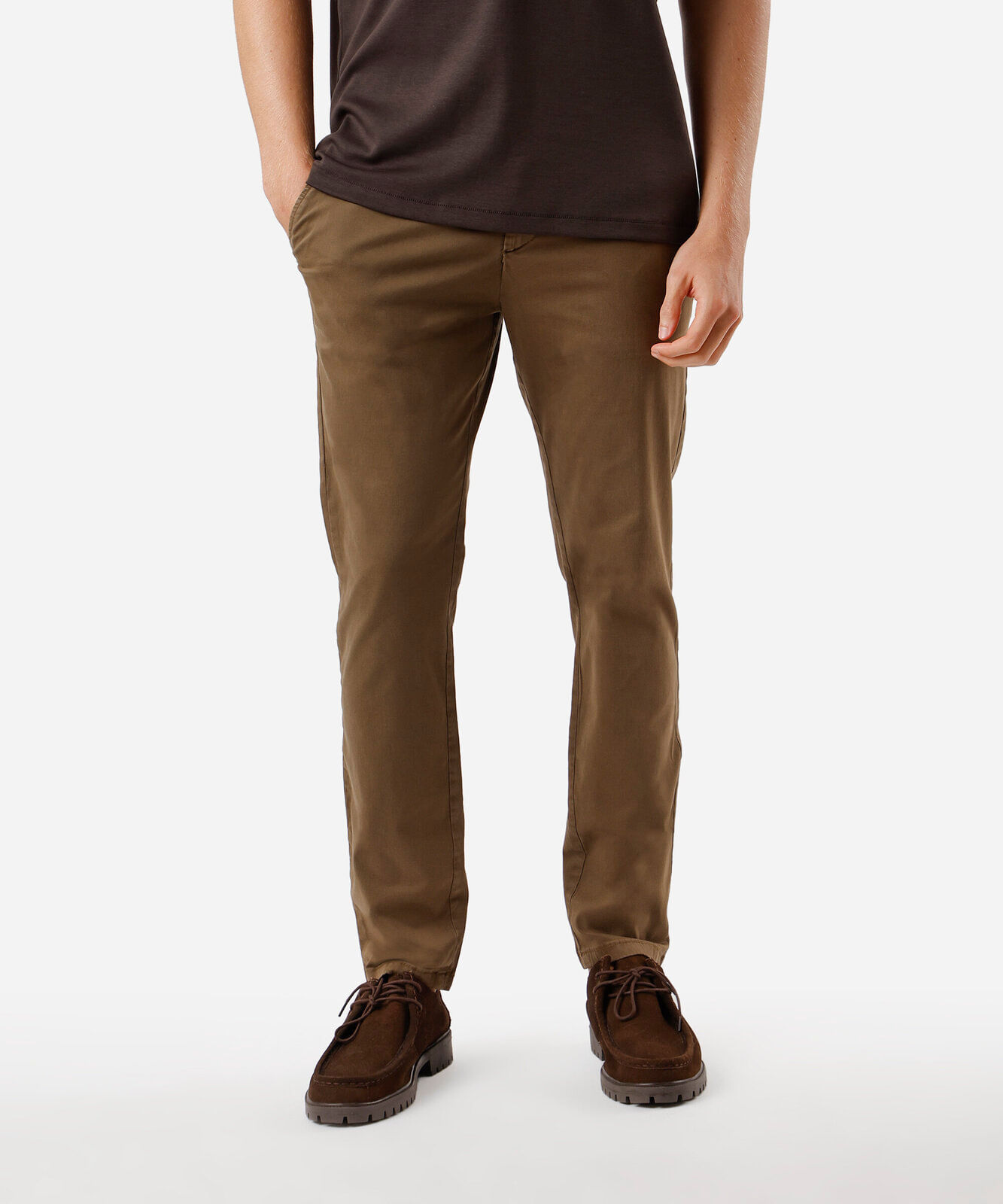 calça chino slim de sarja com elastano masculina marrom