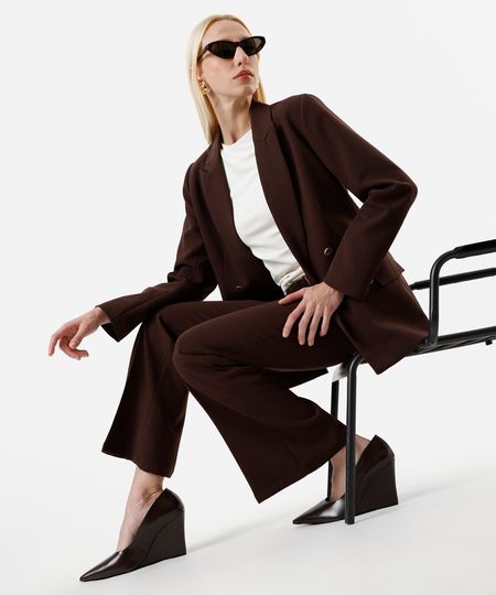 calça flare de alfaiataria feminina com cinto marrom 36