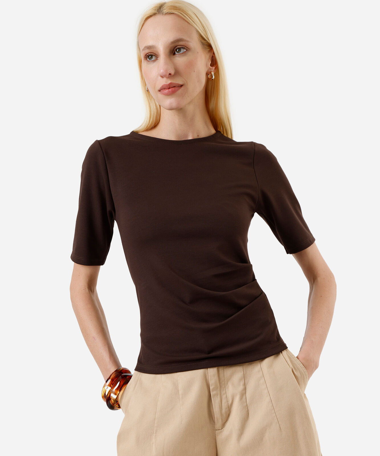 blusa feminina com viscose e pregas marrom
