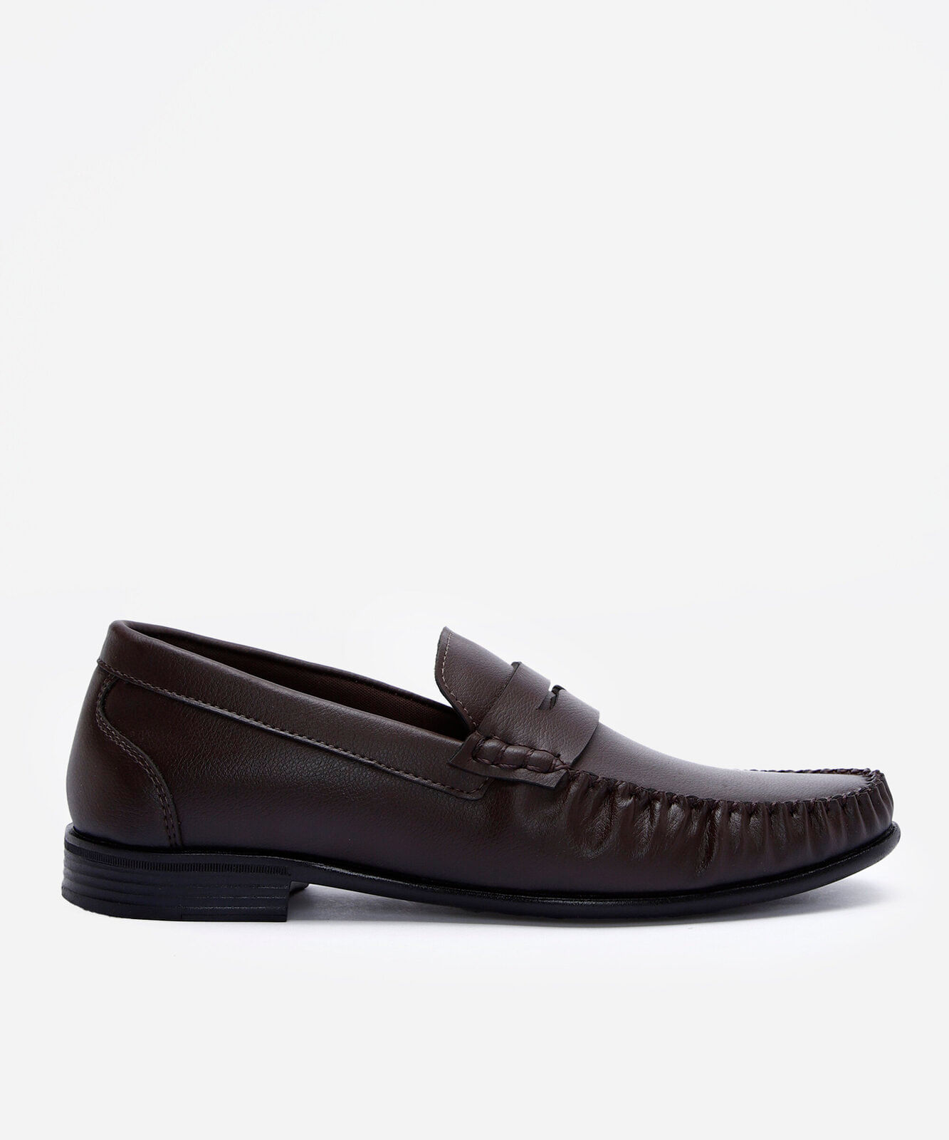 mocassim com recorte marrom