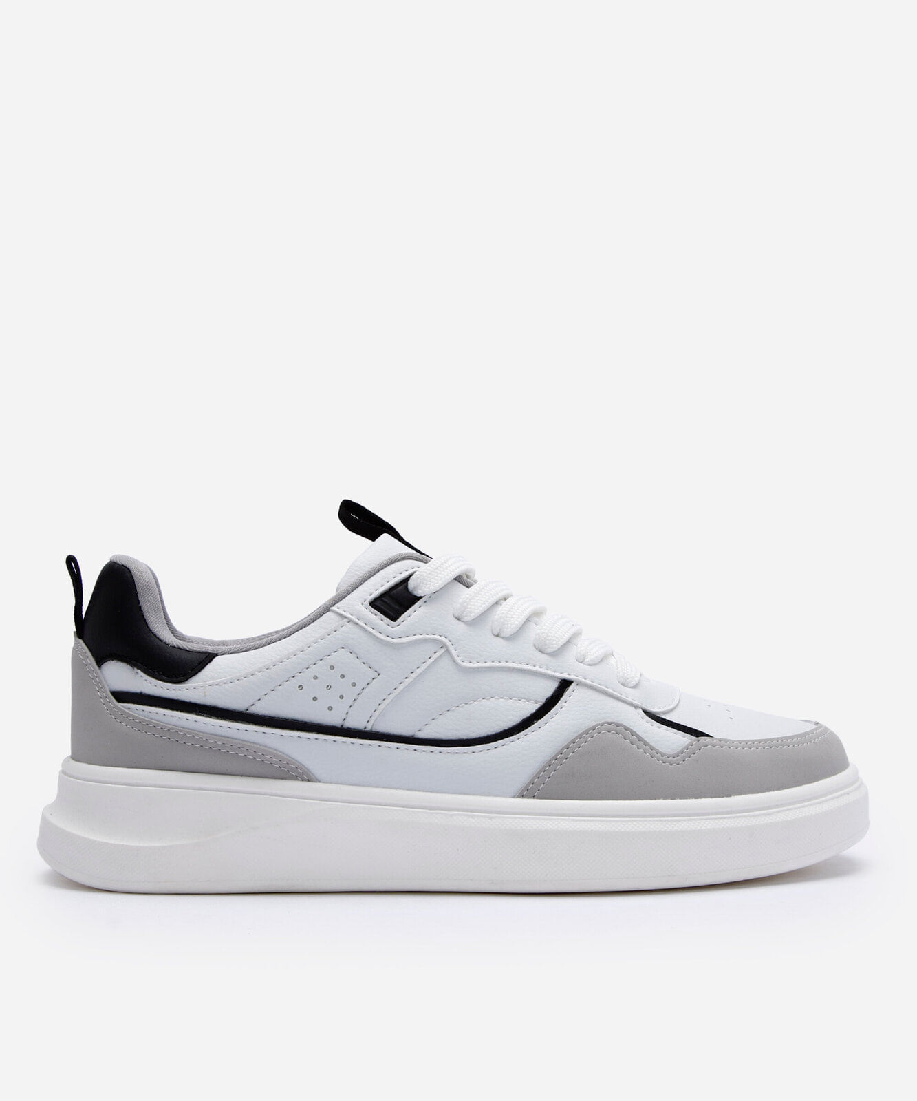 tênis casual com recortes branco