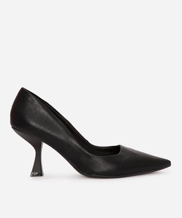 scarpin bico fino salto médio oneself preto 37