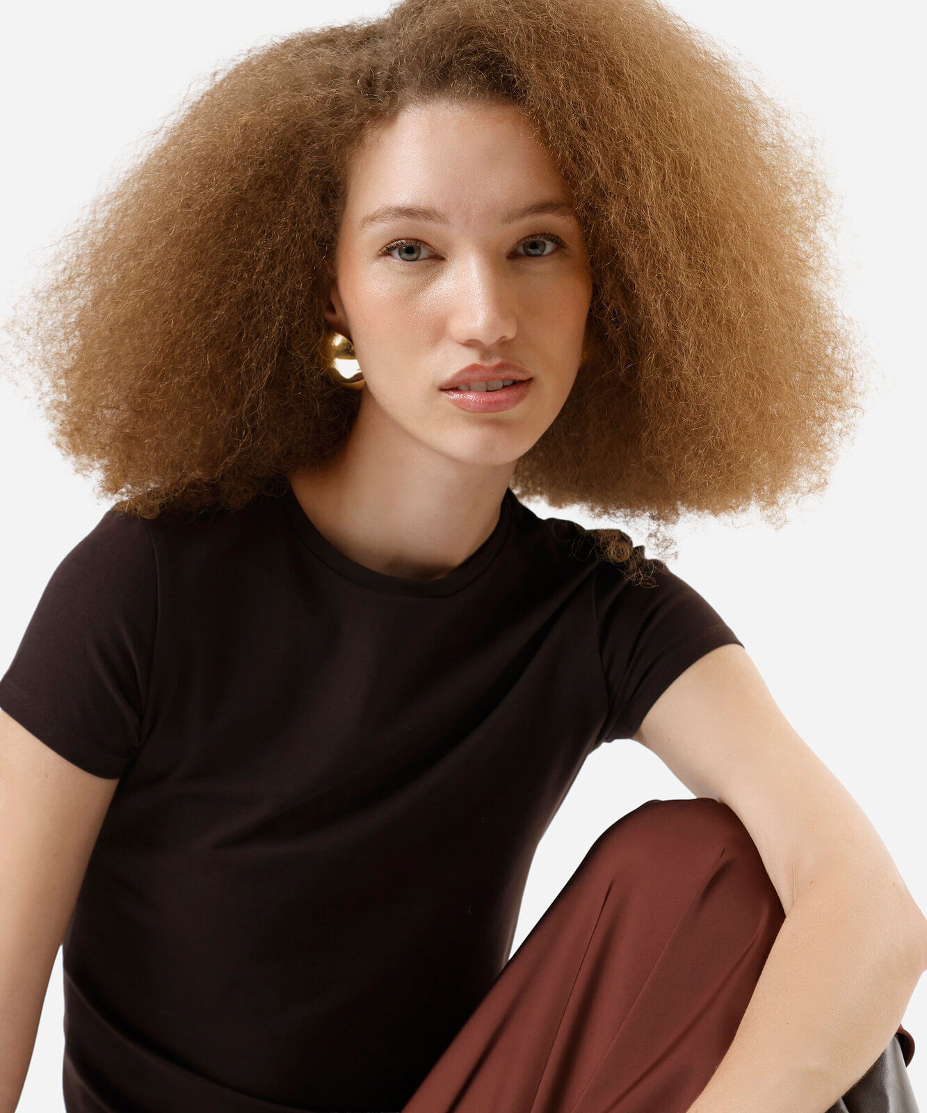 camiseta básica feminina de algodão manga curta marrom