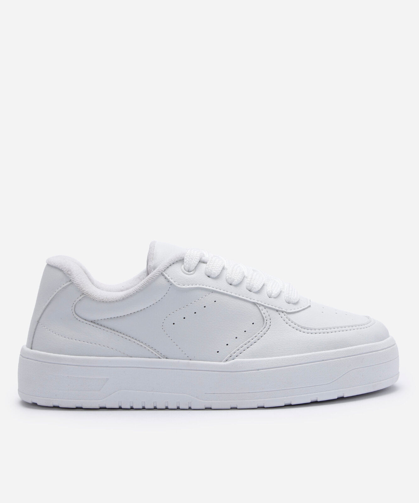 tênis casual com recortes branco