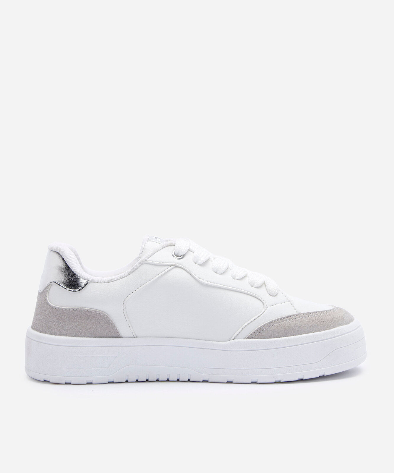 tênis casual feminino com recortes branco
