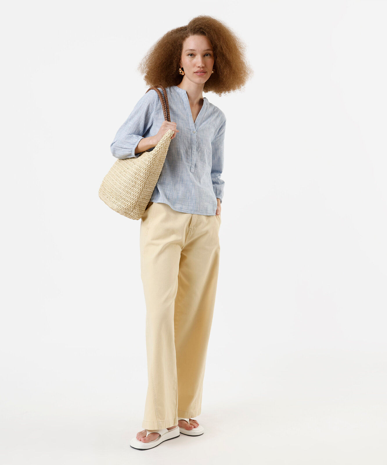 calça wide leg feminina de sarja com cinto amarelo