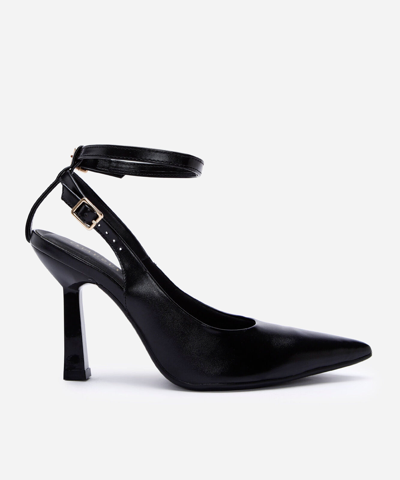 scarpin bico fino salto alto verniz oneself preto