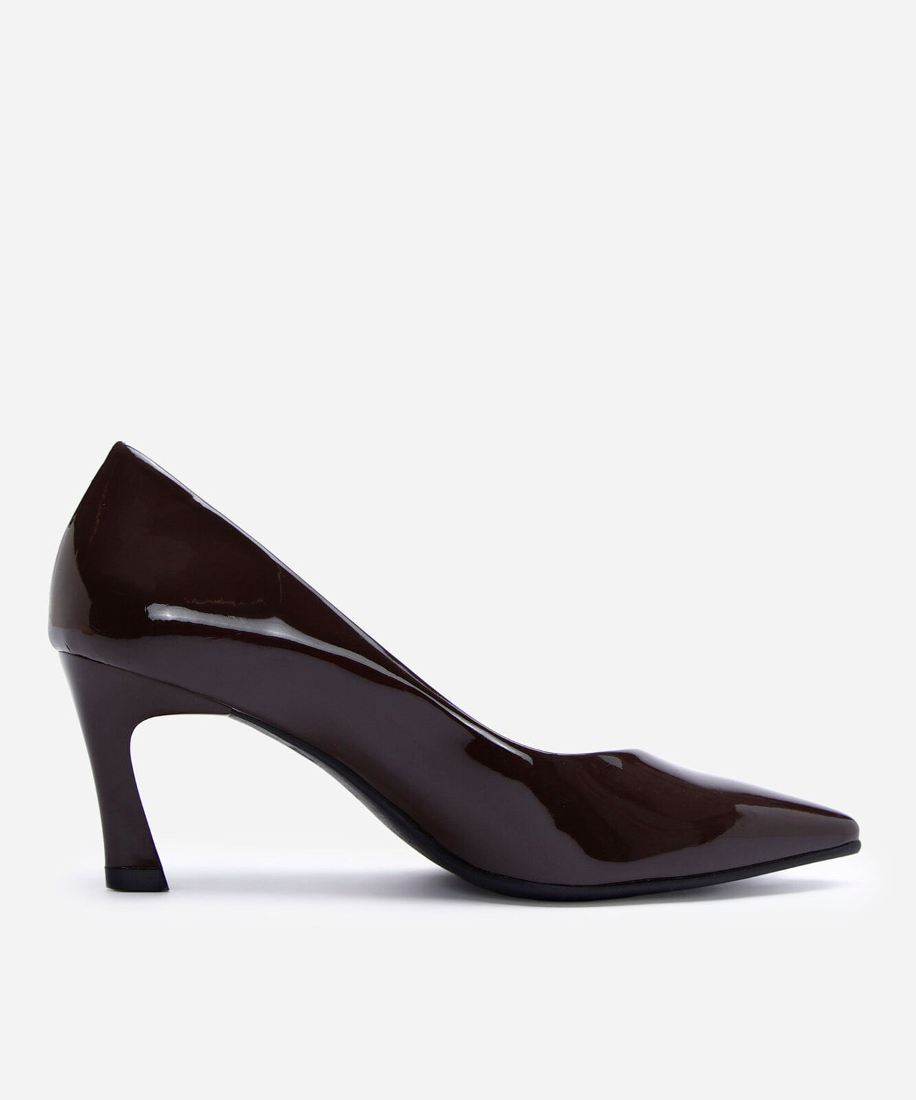 scarpin bico fino envernizado marrom