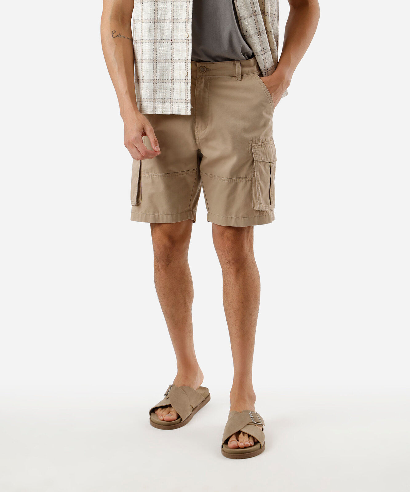 bermuda cargo masculina de sarja bege