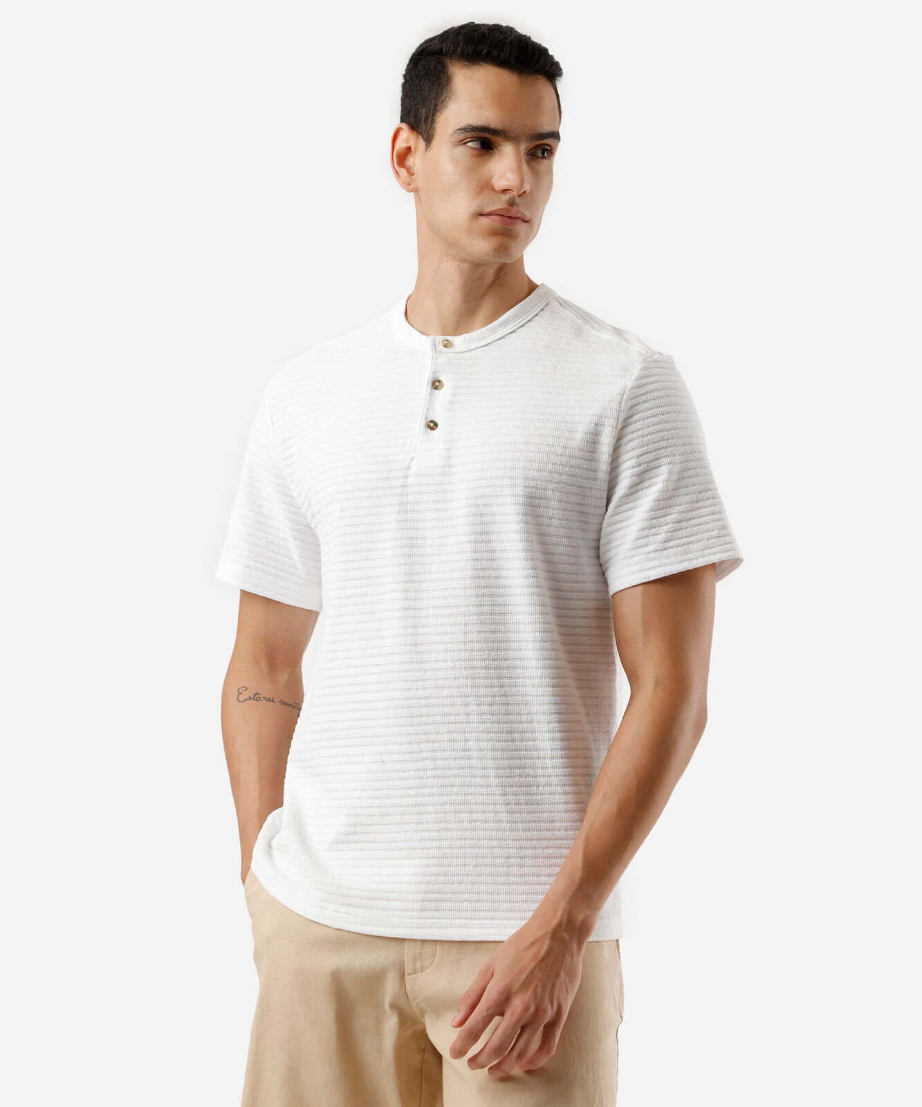 camiseta masculina com algodão gola portuguesa texturizada off white